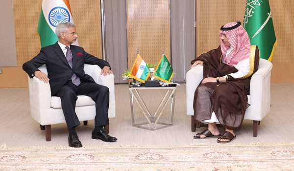 EAM holds bilaterals with counterparts from GCC countries