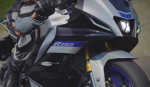 Yamaha unveils R15M in Carbon Fibre Pattern Graphic