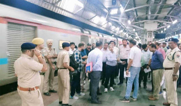 Railway Board Chairman inspects Loco lobby at Jammu Tawi Rly Stn