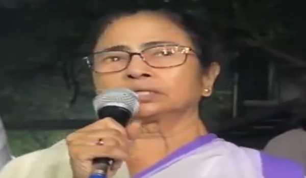 Mamata agrees to remove Kolkata top cop, docs to continue ceasework till formal order