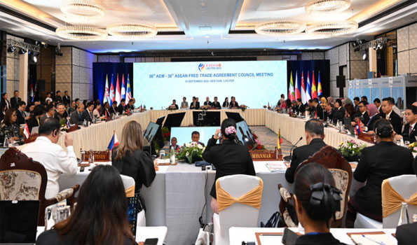 ASEAN countries discuss ways to enhance regional trade