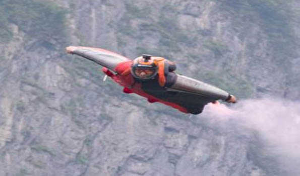 Australian Munroe wins air racing title at Wingsuit World Championship