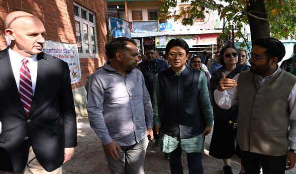 Diplomats interact with voters, see polling in Kashmir