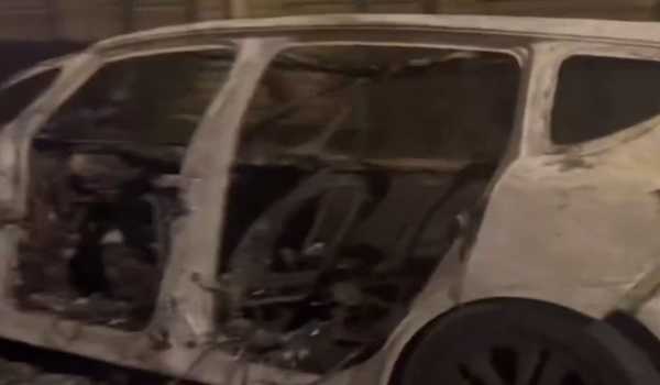 Almost 1,000 cars burnt in France on New Year night - Reports
