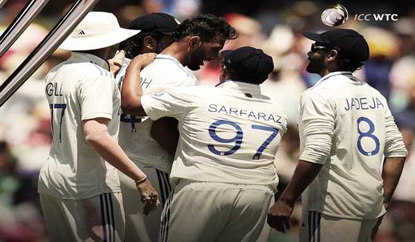 India bowl out Australia for 181, lead by 4 at Tea