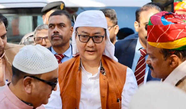 PM Modi presents chadar at Ajmer dargah