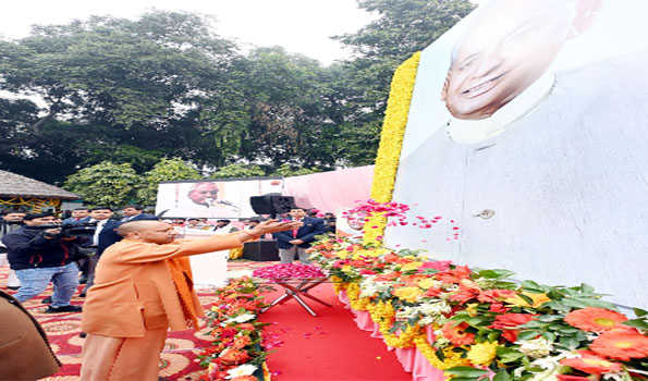 Efficiency and administrative acumen of Kalyan Singh earned him admiration: Yogi
