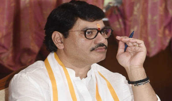 Maha Minister Dhananjay Munde denies resignation