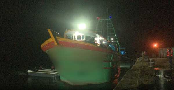 Sri Lankan navy apprehends 10 Indian fishermen