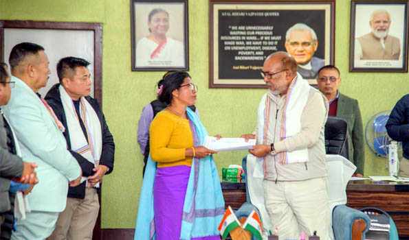 Manipur CM distributes certificates to displaced persons