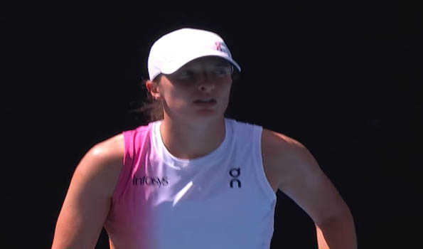 Swiatek begins Australian Open campaign with win