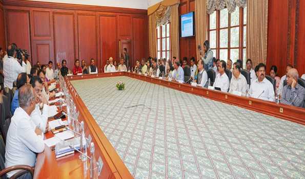 Permanent mechanism should be set up for procuring soybean: Maha CM