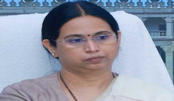 Minister Laxmi Hebbalkar injured in car crash