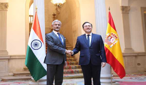 EAM holds talks with Spanish FM, inks agreements on sports, sustainable urban development