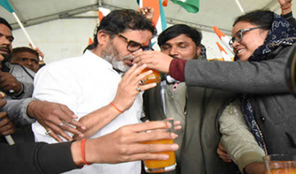 Prashant breaks his fasting, ends dharna on 14th day
