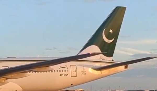 Pakistan Airlines ad shows plane flying at Eiffel Tower
