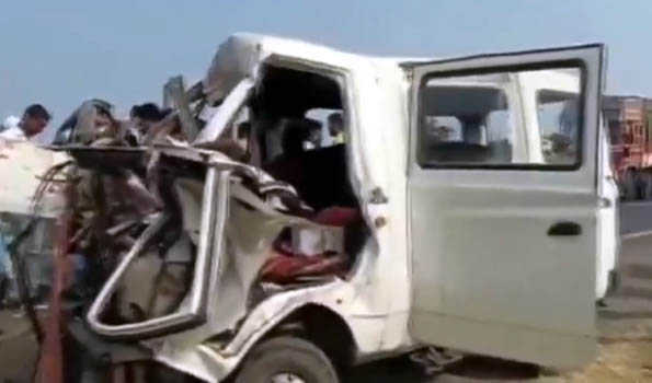 9 killed as minivan rams into stationary bus in Maha