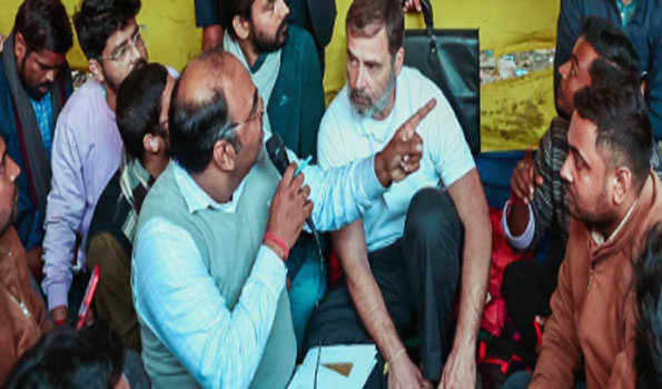 Rahul meets BPSC aspirants, supports their demands