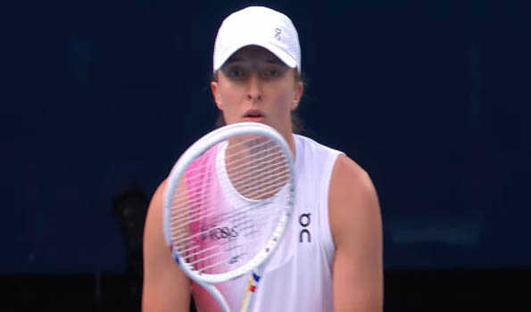 Swiatek cruises into Australian Open quarterfinals