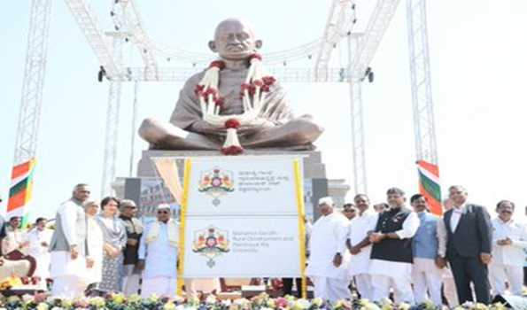 Cong follows Hindutva of Mahatma Gandhi: Siddaramaiah