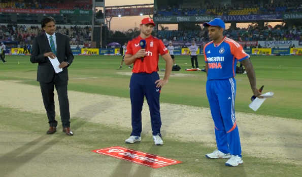 3rd T20I:  India win toss and opt to field, Shami  is back