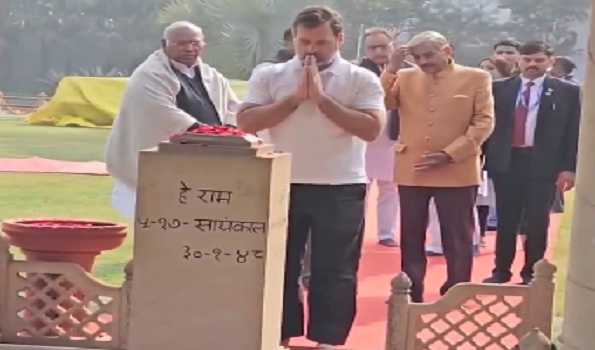 Kharge, Rahul pay respects to Mahatma Gandhi on his death anniversary