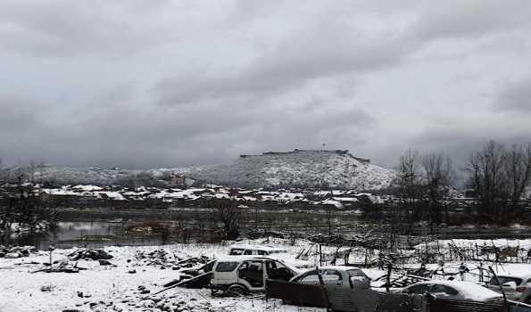 Kashmir higher reaches receive fresh snowfall