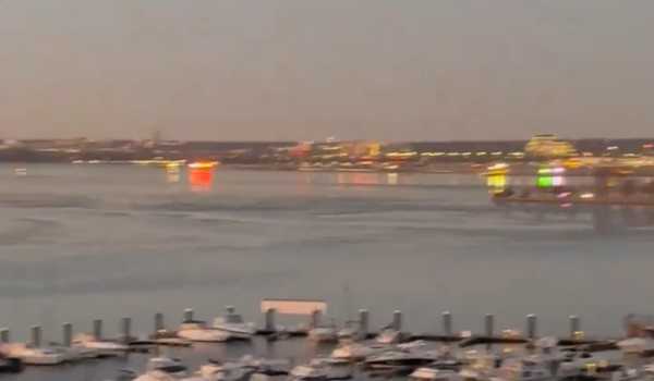 Black Box recovered from Potomac river after passenger jet crash near Washington: Reports