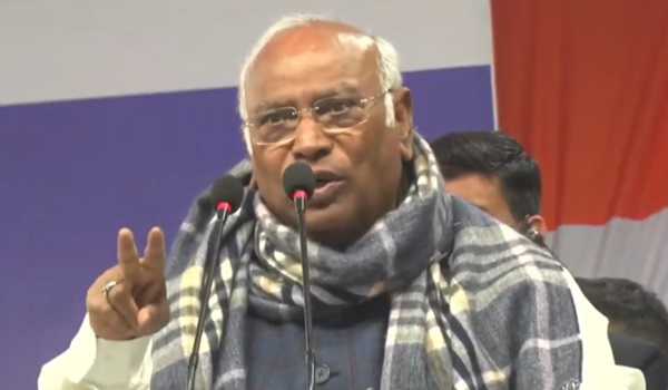 Modi, Kejriwal two sides of same coin: Kharge