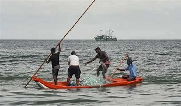 Ten Indian fishermen arrested for poaching in Sri\\\\ Lankan waters