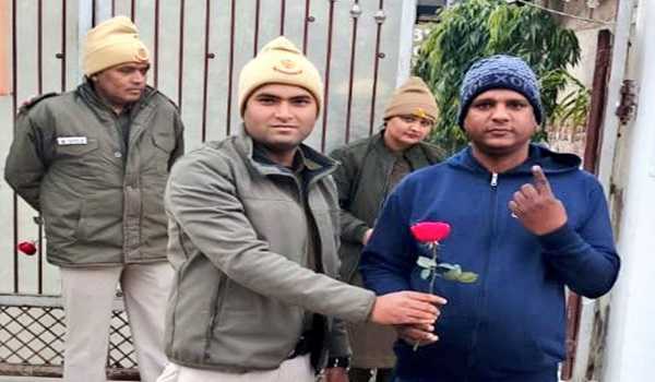 Voting for Delhi Assembly begins