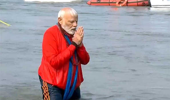 Modi takes holy dip at Sangam amidst Vedic chants with msg of unity