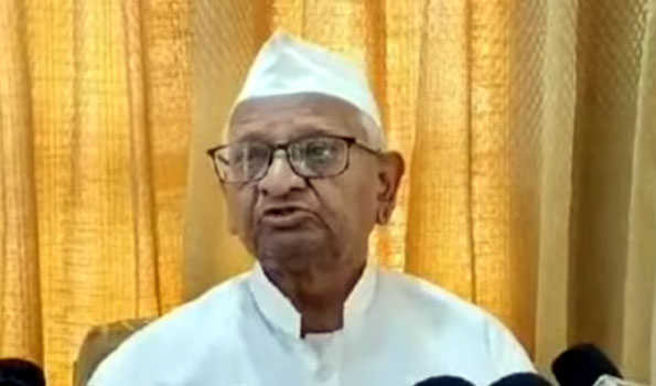Maha: Anna Hazare criticises Kejriwal