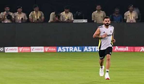 England opt to bat first as Kohli returns