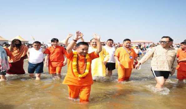 Sikkim CM Tamang takes holy dip in Sangam