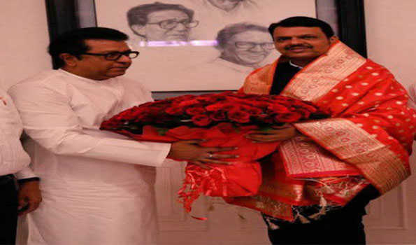 Maharashtra CM meets Raj Thackery ahead of civic polls