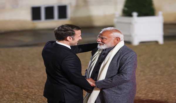 PM Modi warmly welcomed by President Macron at Elysee Palace, both exchange hugs