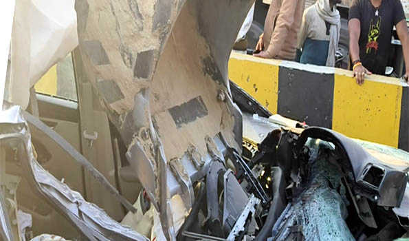 Two killed, 4 injured as car rams into stationary truck in UP