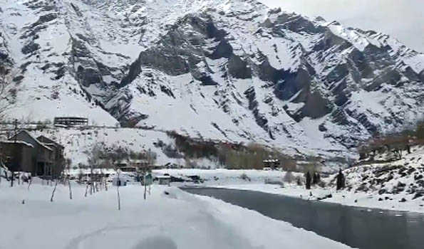Higher reaches experience light snowfall in HP