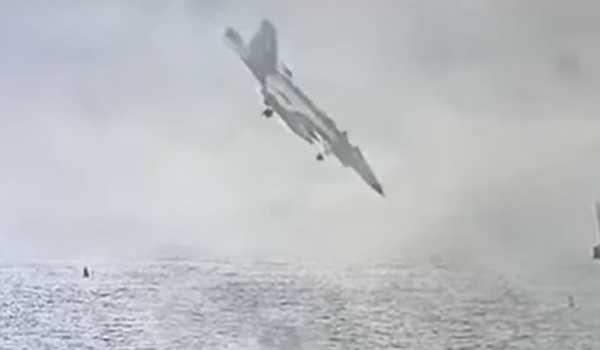 U.S. military aircraft crashes into San Diego Bay