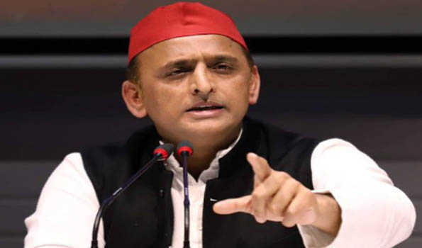 Delhi incident heart rending, govt should compensate all alike: Akhilesh
