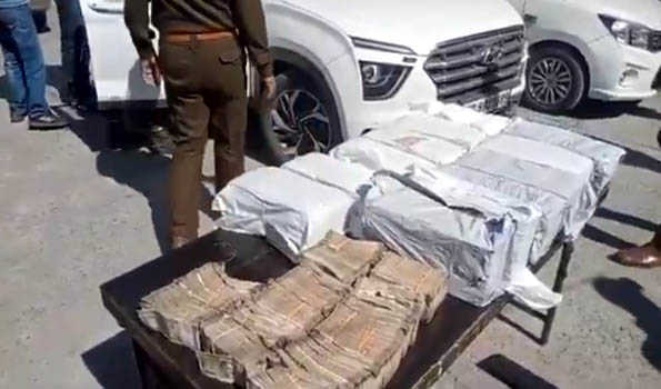 J&K police recover cash worth crores from car at Lakhanpur in Kathua
