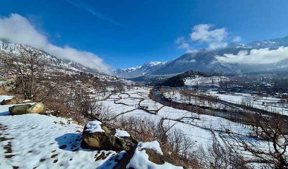 Weather improves after snow, rain lashes Kashmir valley