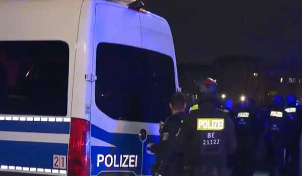Man stabbed in Berlin, suspect in custody