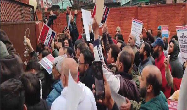 Police foil protest march by Apni Party workers  in Srinagar
