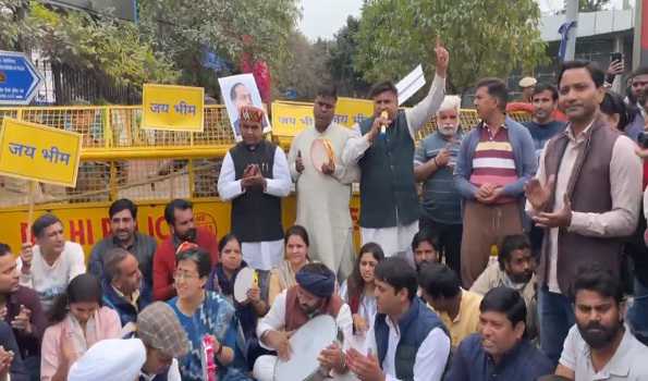 AAP MLAs protest outside Delhi assembly