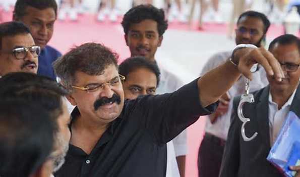 Maha: NCP (SP) MLA enters Assembly in shackles