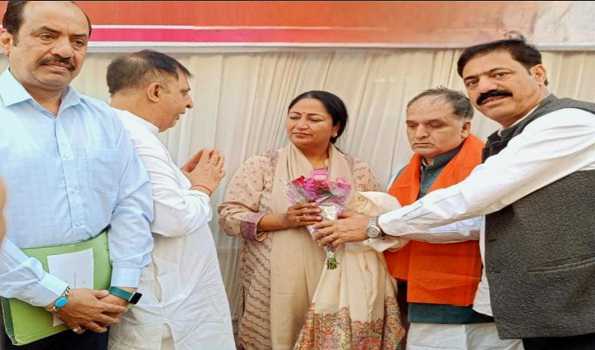 Kashmiri Samiti Delhi delegation briefs Delhi CM on issues affecting migrants