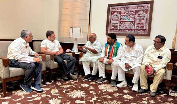 LIC agents meet Rahul, protest at Ramlila Maidan