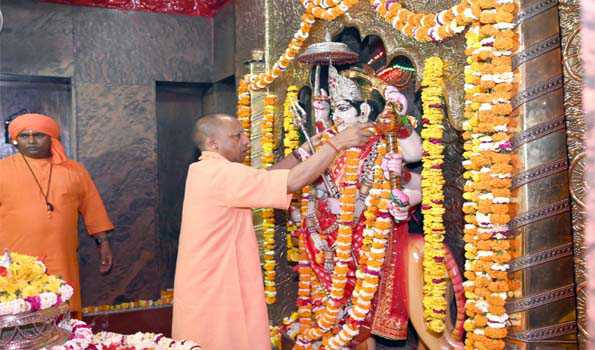 Yogi offers prayers at Maa Pateshwari Temple